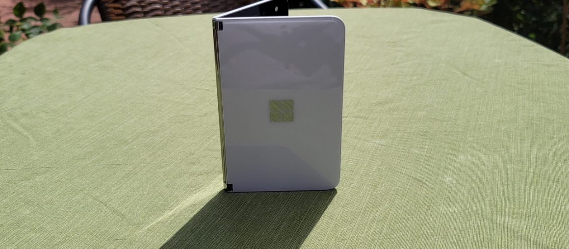 Microsoft Surface Duo: Unboxing and Hands On