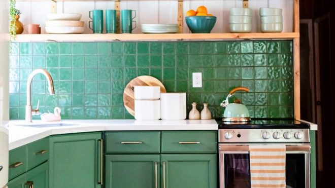 A $200 Stick-On Mural Knocked the Boring Out of This Builder-Grade Bath