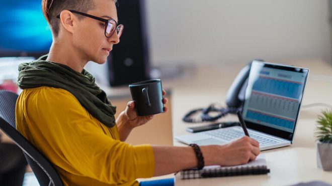 How to add color to a drop down list in Excel