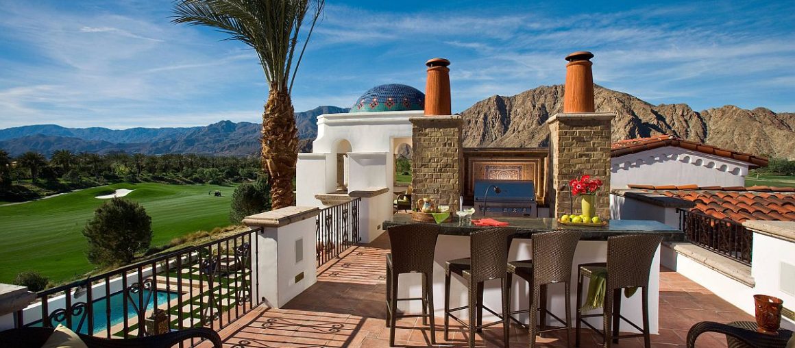 Rooftop Kitchens: Outdoor Dining Experience Served with Style!