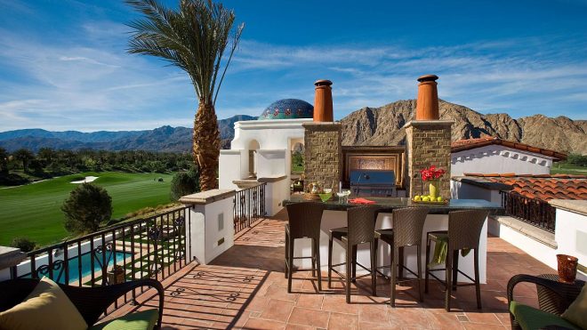 Rooftop Kitchens: Outdoor Dining Experience Served with Style!