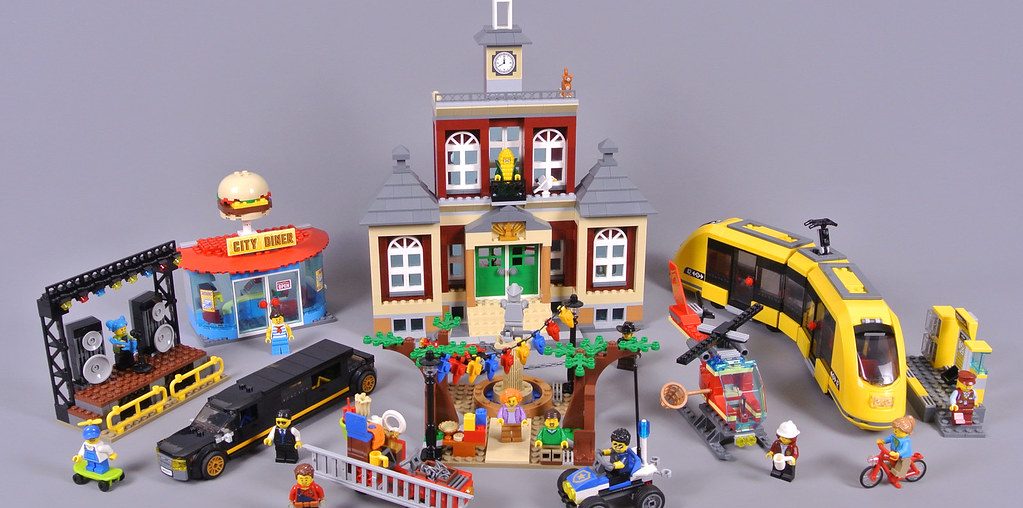 Review: 60271 Main Square