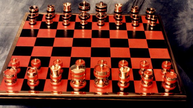 Limited Edition Queen’s Silver Jubilee Chess Set flaunts its authenticity and inimitability : Luxurylaunches