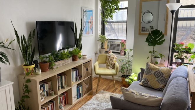 A 235-Square-Foot Brooklyn Studio Hides a GREAT Wall-Mounted Work-From-Home Desk