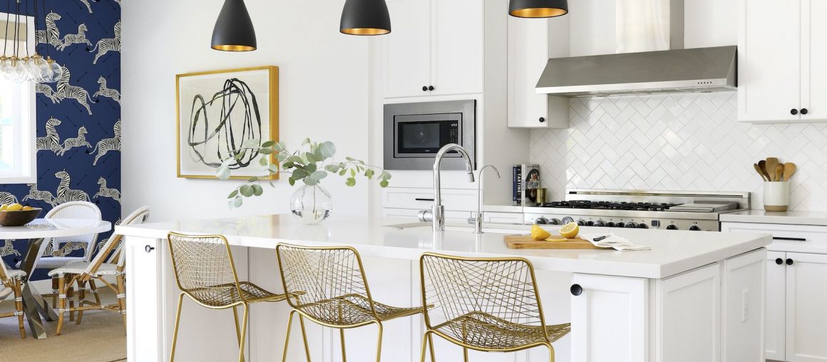 Vivid Wallpaper Gave This New-Build Home a Much-Needed Jolt of Life