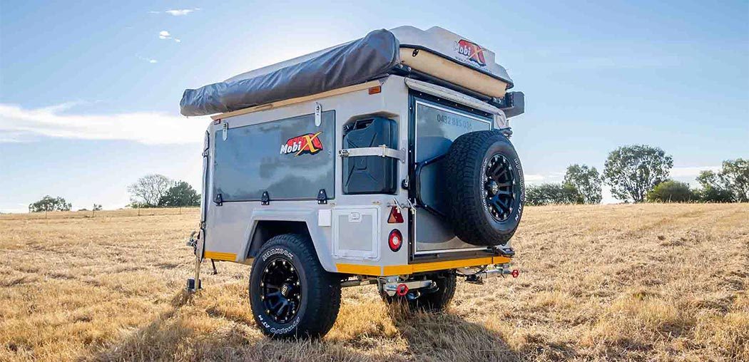 This trailer expands into a 6 people camper with a big al fresco dining adventure!