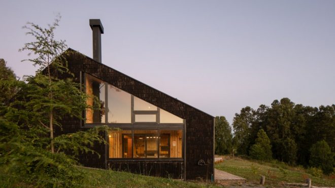 Wholesome Chile House With Views of A Beautiful Lake and Distant Volcanos