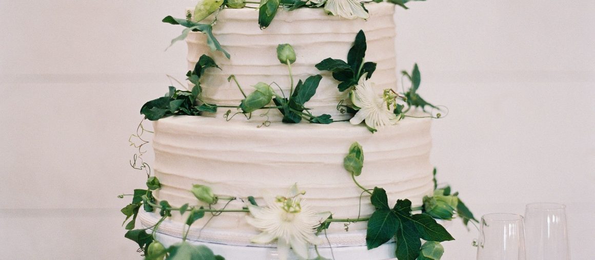 The Ultimate Guide to Different Types of Wedding Cake Frosting