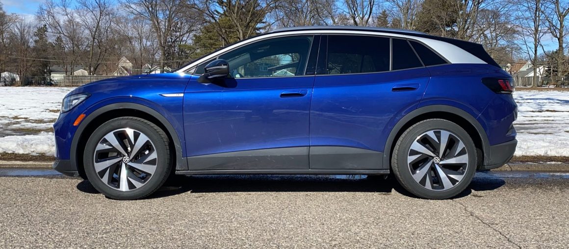2021 VW ID4 electric SUV challenges leaders like RAV4, CR-V, despite marginal battery range